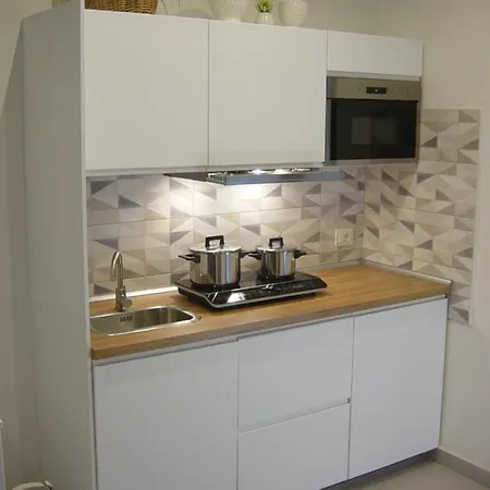 E Beb Kiss Under The Moon Lesina