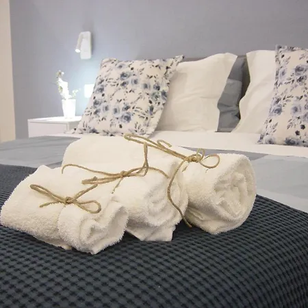 E Beb Kiss Under The Moon Appartement Lesina