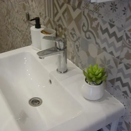 E Beb Kiss Under The Moon * Lesina