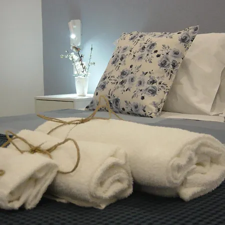 E Beb Kiss Under The Moon Appartamento Lesina